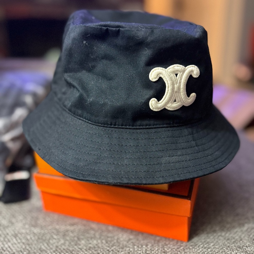 Celine black Hat with White BOB WITH TRIOMPHE PATCH IN COTTON GABARDINE - Picture 3 of 12